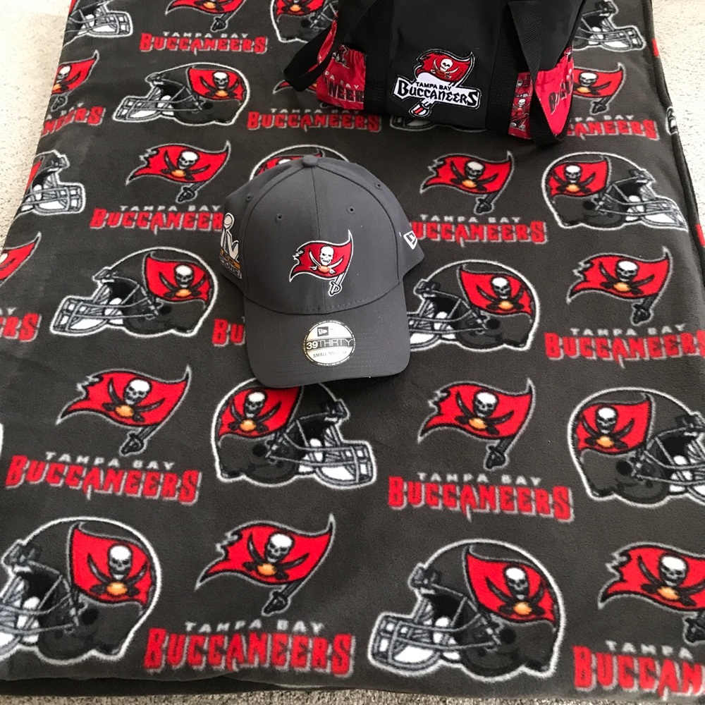 Sports Bag,Cap, and Blanket Bundle - Picture 3 of 5